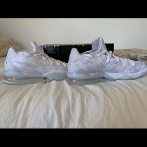 Lebron XII Low Basketball Shoes